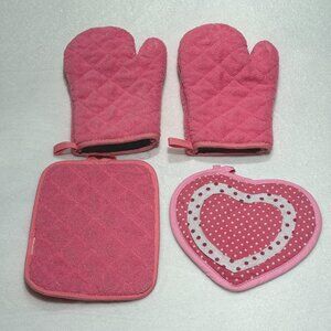 2 Hot Pink Oven Mitts + 2 Heart-Shaped Polka Dot Pot Holders – Cute Barbie Style
